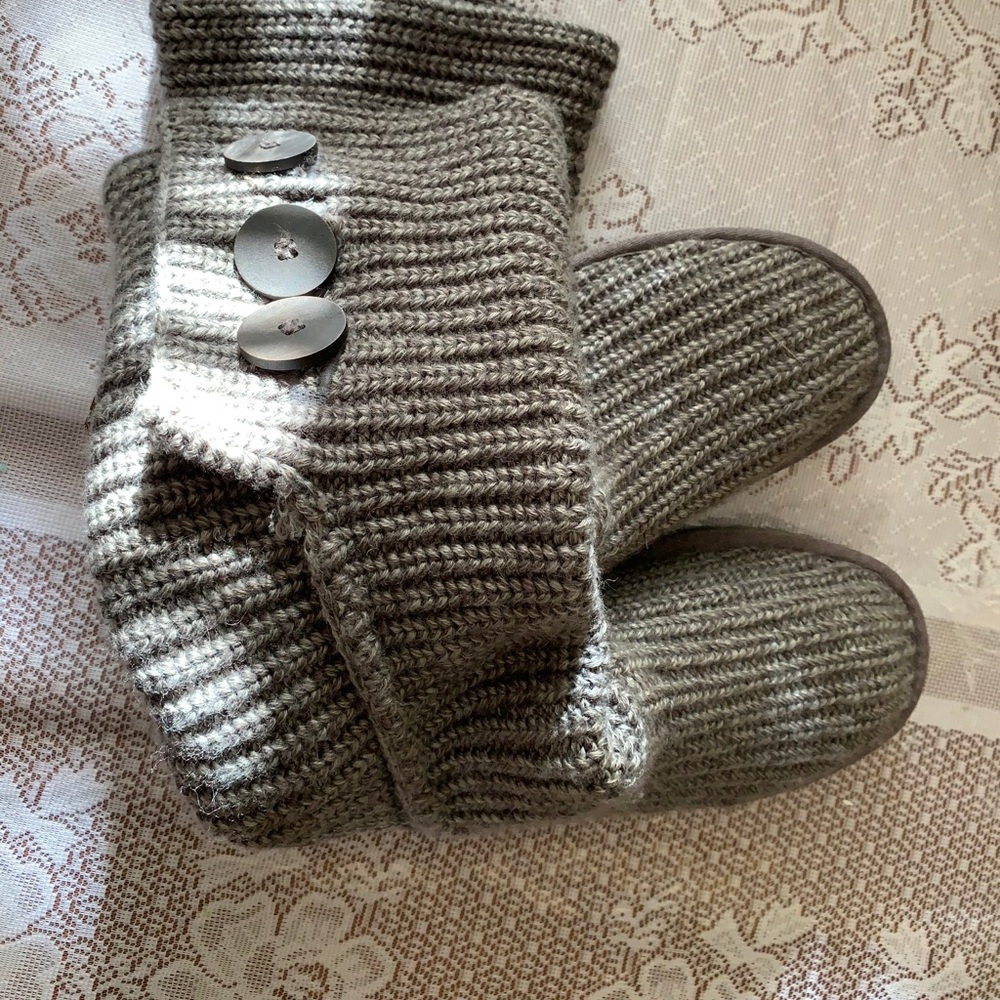 Size 7 Grey Knitted UGG Boots